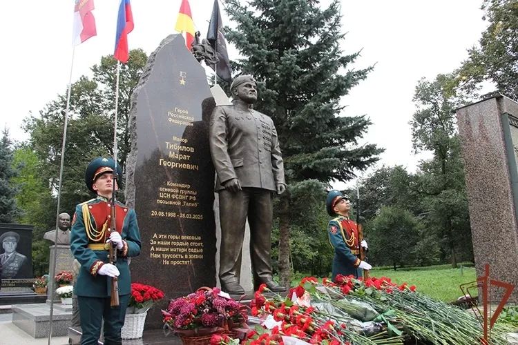 В Северной Осетии открыли памятник Герою России Марату Тибилову В Северной Осетии открыли памятник Герою России Марату Тибилову