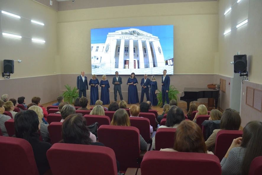 В Базарном Карабулаке открыли обновлённый художественный зал музея В Базарном Карабулаке открыли обновлённый художественный зал музея