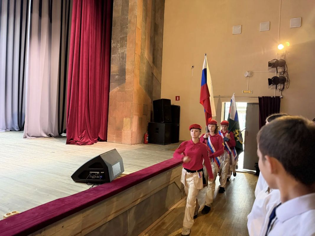 Сотрудники следственного управления приняли участие в торжественной церемонии посвящения учащихся в кадеты профильного класса Следственного комитета Сотрудники следственного управления приняли участие в торжественной церемонии посвящения учащихся в кадеты профильного класса Следственного комитета