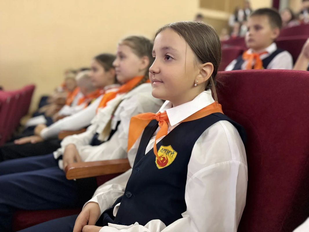 Сотрудники следственного управления приняли участие в торжественной церемонии посвящения учащихся в кадеты профильного класса Следственного комитета Сотрудники следственного управления приняли участие в торжественной церемонии посвящения учащихся в кадеты профильного класса Следственного комитета