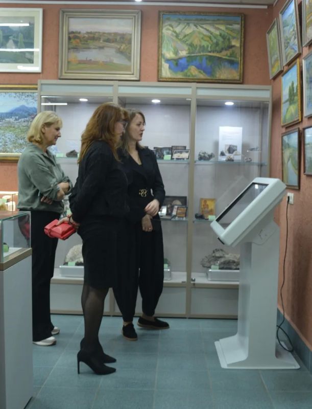 В Базарном Карабулаке открыли обновлённый художественный зал музея В Базарном Карабулаке открыли обновлённый художественный зал музея