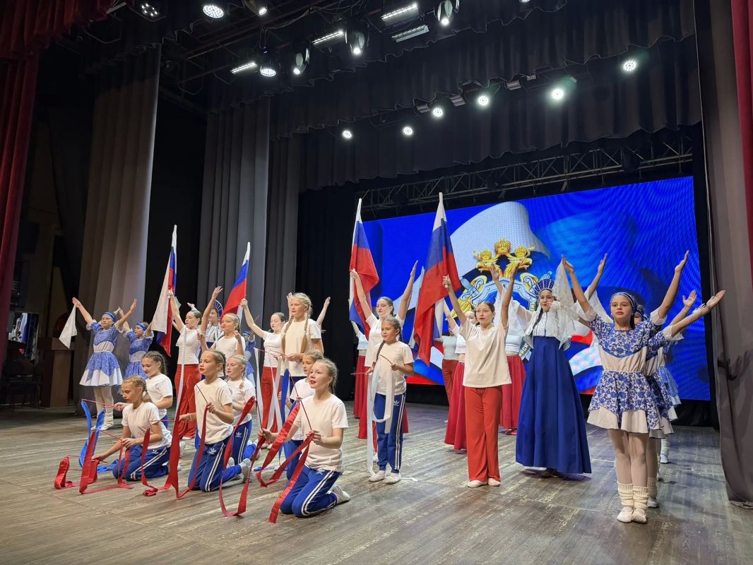 Сотрудники следственного управления приняли участие в торжественной церемонии посвящения учащихся в кадеты профильного класса Следственного комитета Сотрудники следственного управления приняли участие в торжественной церемонии посвящения учащихся в кадеты профильного класса Следственного комитета