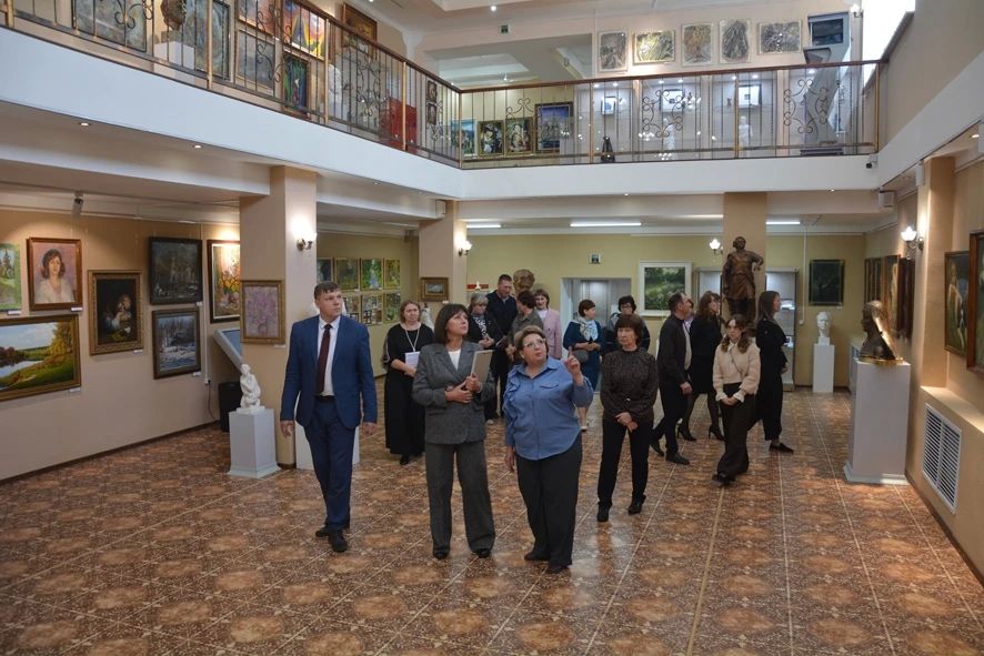 В Базарном Карабулаке открыли обновлённый художественный зал музея В Базарном Карабулаке открыли обновлённый художественный зал музея