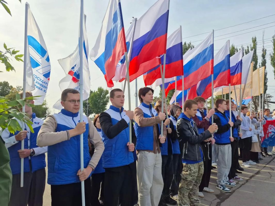 В Саратове прошли бронепробег и митинг, посвящённые Дню воссоединения новых территорий с Российской Федерацией В Саратове прошли бронепробег и митинг, посвящённые Дню воссоединения новых территорий с Российской Федерацией