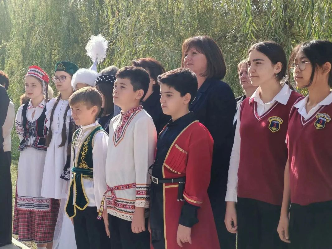 В Красном Куте открылась космическая библиотека нового поколения В Красном Куте открылась космическая библиотека нового поколения