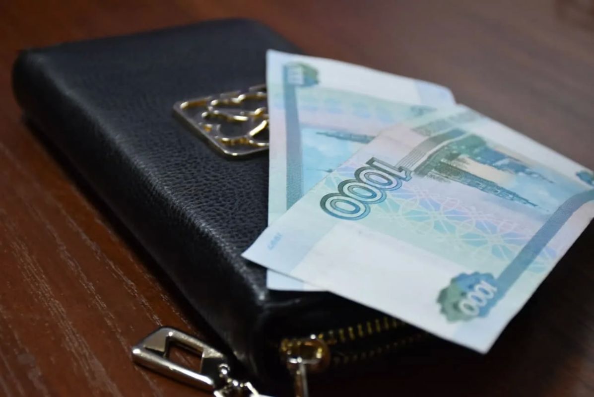 Средняя зарплата в Саратовской области — 72,8 тысячи рублей, подсчитал Росстат