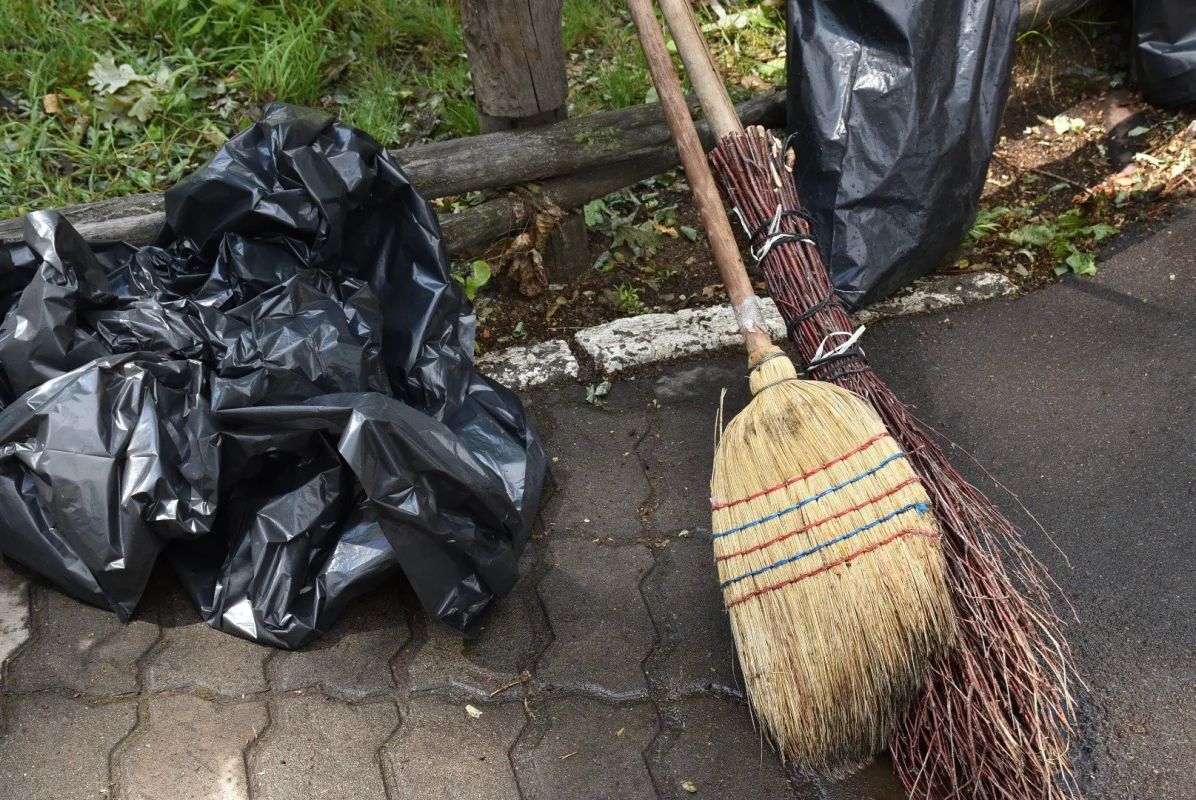 Саратовцы, на субботник!. Завтра, 3 октября, в городе большой общегородской субботник