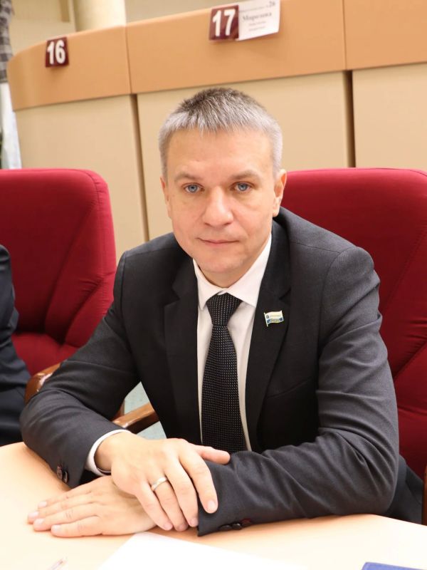 Заместителями председателя Саратовской городской Думы избраны Елена Злобнова и Ренат Аминов Заместителями председателя Саратовской городской Думы избраны Елена Злобнова и Ренат Аминов