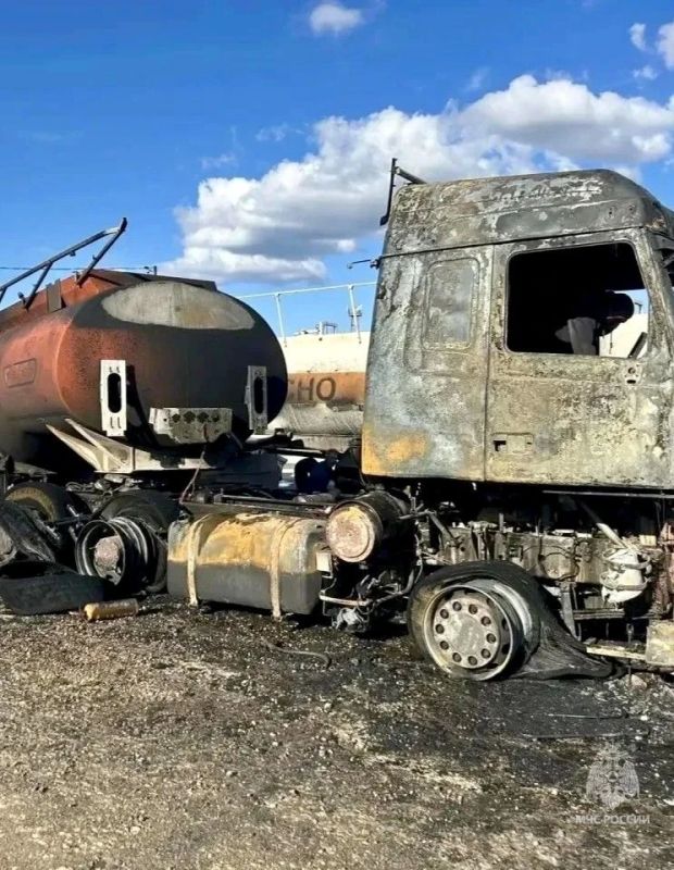 В Саратове горел бензовоз. Сообщение о загорании грузового автомобиля в промзоне на Московском шоссе в Саратове поступило вчера, в 14:45 В Саратове горел бензовоз. Сообщение о загорании грузового автомобиля в промзоне на Московском шоссе в Саратове поступило вчера, в 14:45