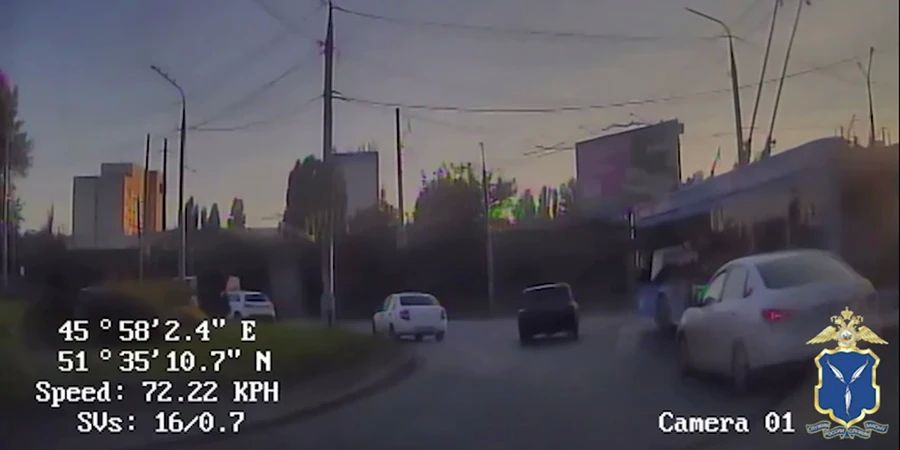 В Саратове нетрезвый лихач уходил от погони и протаранил две машины