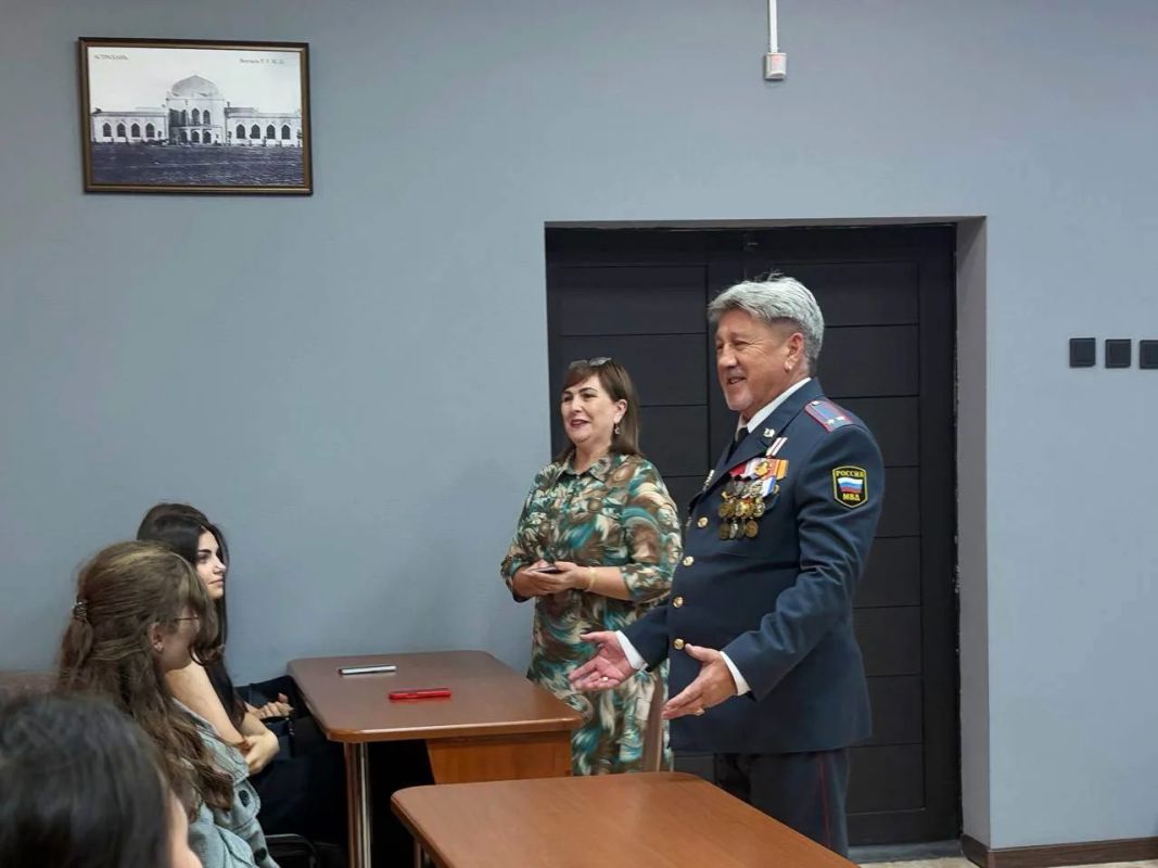«День открытых дверей для будущих юристов»: в Астраханском ЛО МВД России на транспорте состоялись масштабные мероприятия для студентов СГЮА «День открытых дверей для будущих юристов»: в Астраханском ЛО МВД России на транспорте состоялись масштабные мероприятия для студентов СГЮА