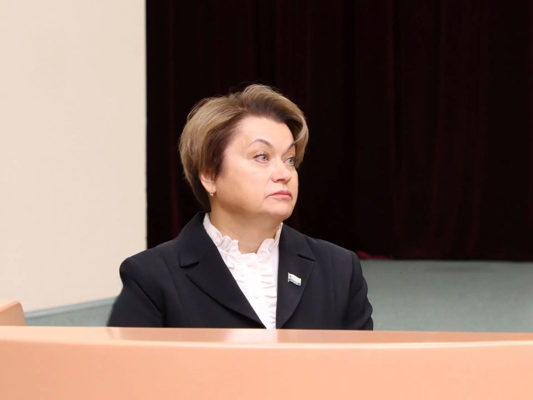Заместителями председателя Саратовской городской Думы избраны Елена Злобнова и Ренат Аминов Заместителями председателя Саратовской городской Думы избраны Елена Злобнова и Ренат Аминов