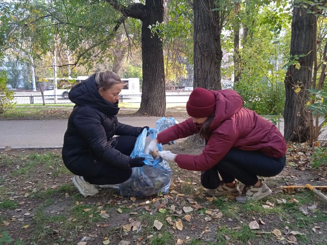 Сегодня в Саратове проходит первый осенний субботник Сегодня в Саратове проходит первый осенний субботник