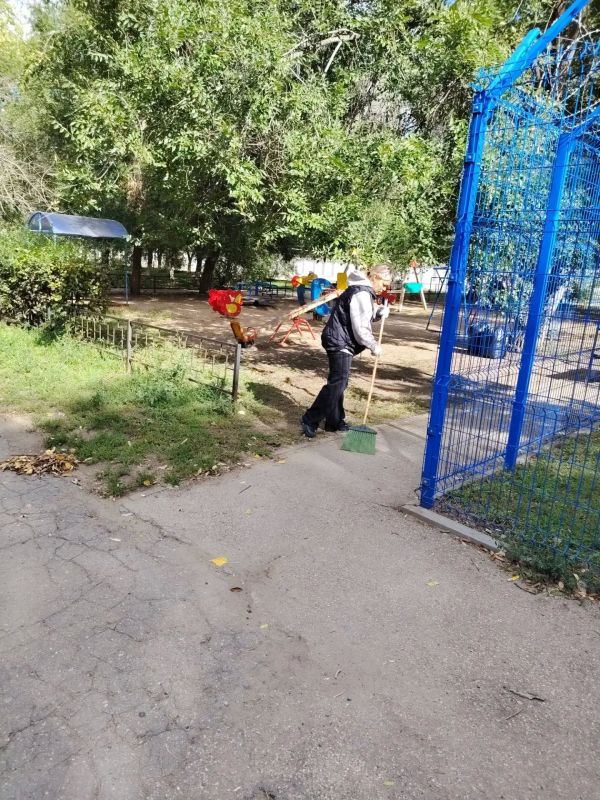 Осенний месячник благоустройства в районе идёт полным ходом — промышленные предприятия активно помогают наводить порядок Осенний месячник благоустройства в районе идёт полным ходом — промышленные предприятия активно помогают наводить порядок