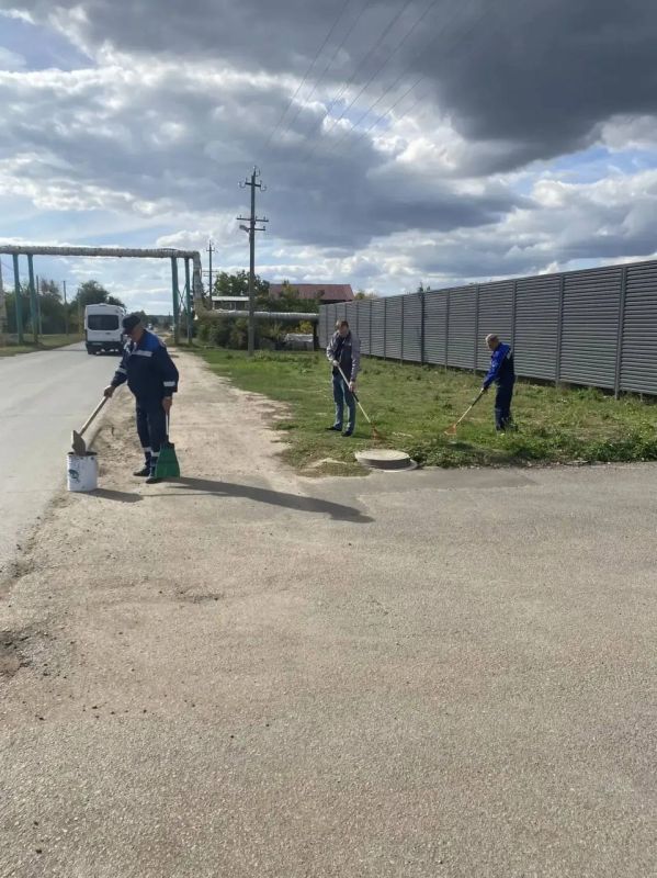 Осенний месячник благоустройства в районе идёт полным ходом — промышленные предприятия активно помогают наводить порядок Осенний месячник благоустройства в районе идёт полным ходом — промышленные предприятия активно помогают наводить порядок