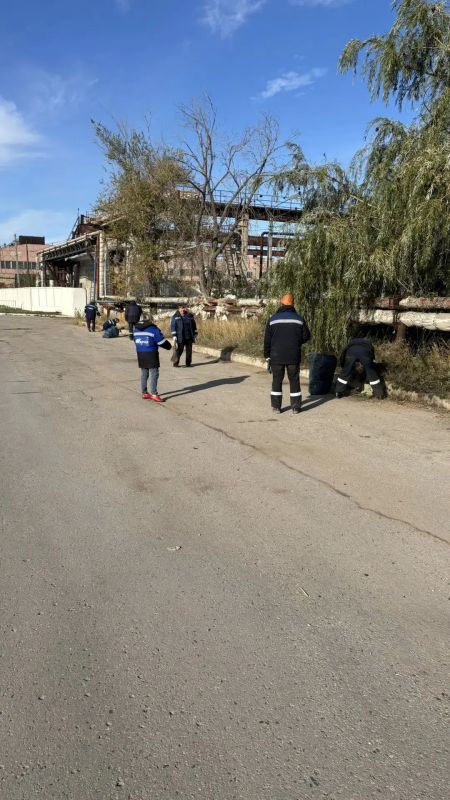 Осенний месячник благоустройства в районе идёт полным ходом — промышленные предприятия активно помогают наводить порядок Осенний месячник благоустройства в районе идёт полным ходом — промышленные предприятия активно помогают наводить порядок