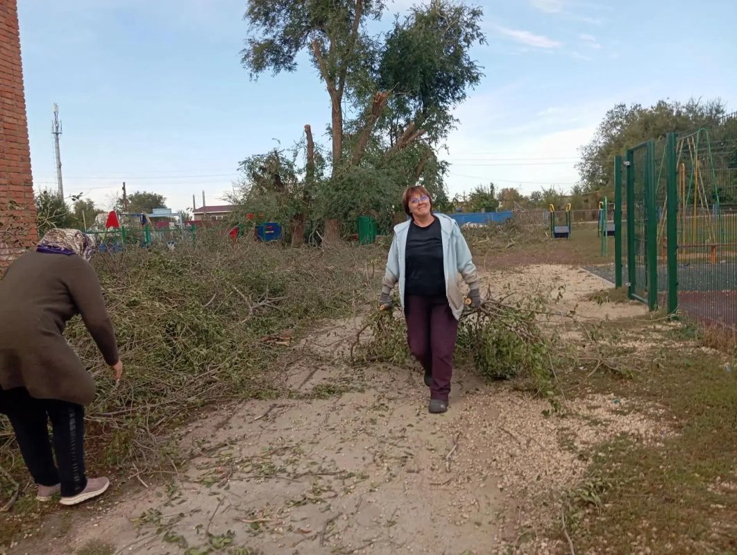 По инициативе губернатора Романа Бусаргина в Саратовской области стартовали субботники По инициативе губернатора Романа Бусаргина в Саратовской области стартовали субботники