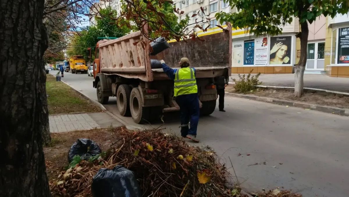 После городских субботников работа не останавливается После городских субботников работа не останавливается
