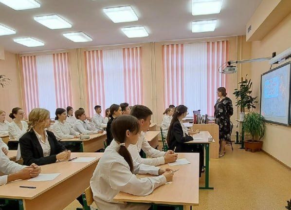Сегодня День учителя. Исторической предпосылкой для Дня учителя стала состоявшаяся 5 октября 1966 года в Париже Специальная межправительственная конференция о статусе учителей