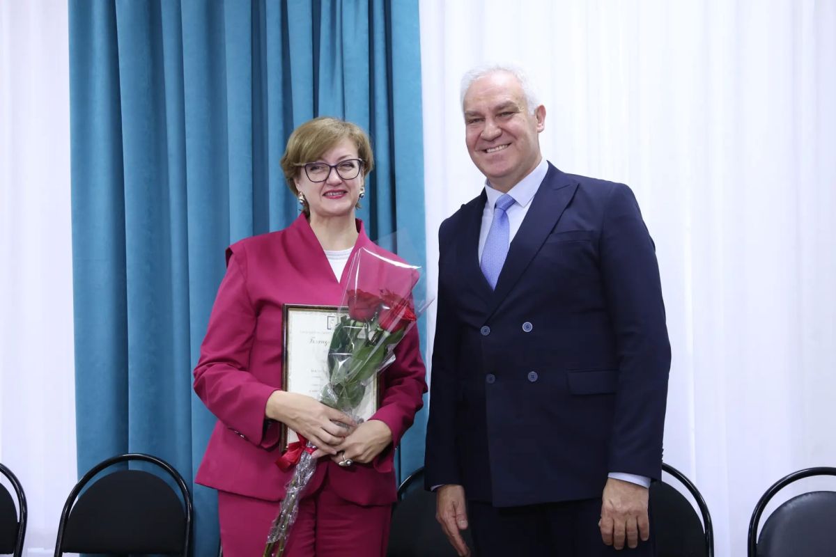 Председатель Саратовской областной Думы Алексей Антонов побеседовал со студентами-целевиками педагогического колледжа Председатель Саратовской областной Думы Алексей Антонов побеседовал со студентами-целевиками педагогического колледжа