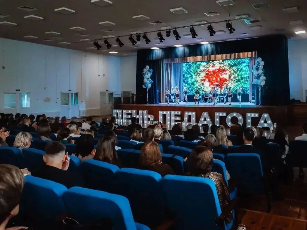 В лицее «Звезда» прошло торжественное мероприятие ко Дню учителя В лицее «Звезда» прошло торжественное мероприятие ко Дню учителя