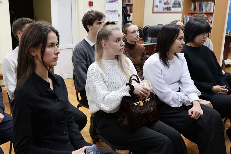На площадке Музея региональной полиции (постоянно действующая экспозиция Культурного центра ГУ МВД России по Саратовской области) состоялась тематическая встреча, посвященная профессиональному празднику сотрудников... На площадке Музея региональной полиции (постоянно действующая экспозиция Культурного центра ГУ МВД России по Саратовской области) состоялась тематическая встреча, посвященная профессиональному празднику сотрудников...