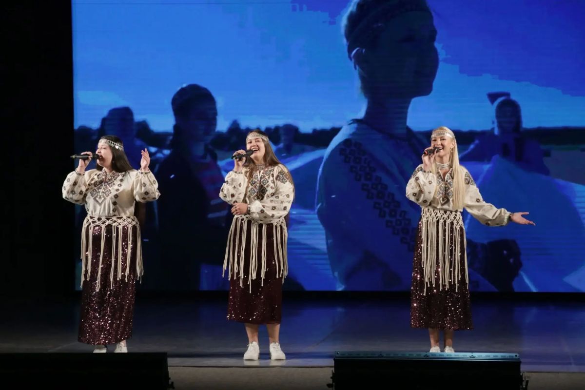 В рамках Года единства народов России в Саратовском областном центре народного творчества им. Л.А. Руслановой прошли тематические концерты «Нас много — Родина одна» В рамках Года единства народов России в Саратовском областном центре народного творчества им. Л.А. Руслановой прошли тематические концерты «Нас много — Родина одна»