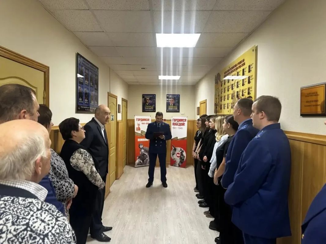 В прокуратуре Октябрьского района почтили память Владимира Пименова, возглавлявшего прокуратуру Саратовской области более 16 лет В прокуратуре Октябрьского района почтили память Владимира Пименова, возглавлявшего прокуратуру Саратовской области более 16 лет