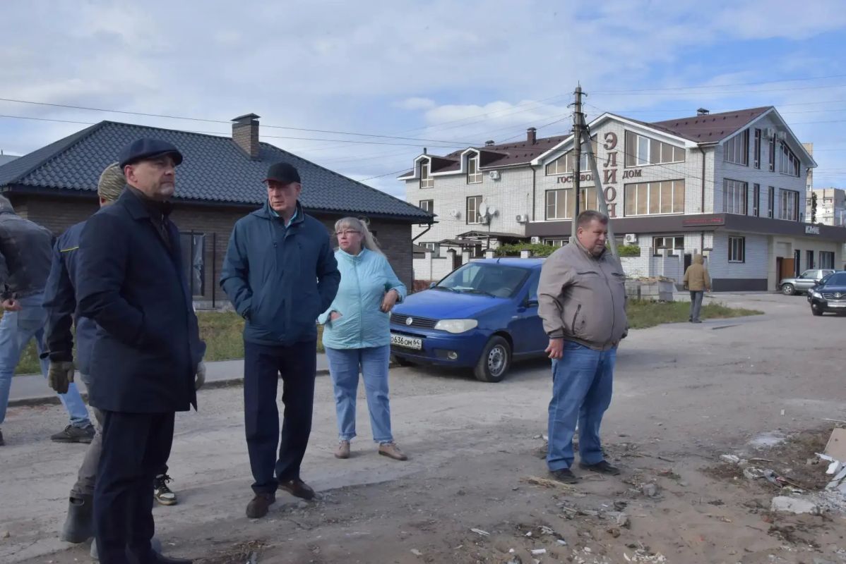 По поручению главы Балаковского района Сергея Барулина состоялось выездное совещание по обустройству площадок для размещения растительных отходов По поручению главы Балаковского района Сергея Барулина состоялось выездное совещание по обустройству площадок для размещения растительных отходов