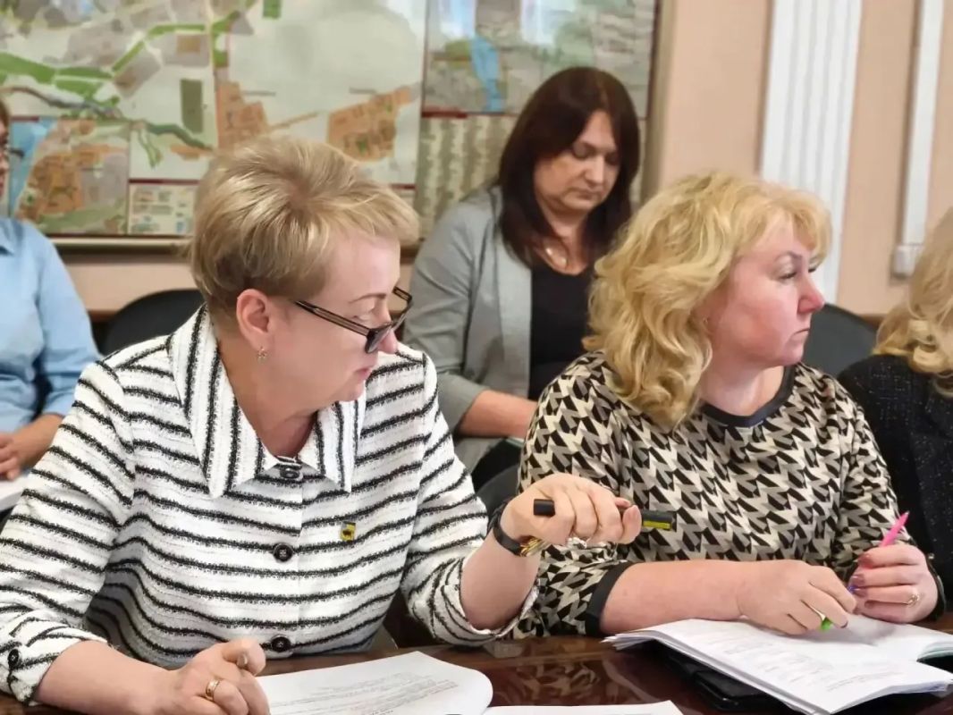 В Энгельсском районе продолжаем наводить порядок в сфере размещения объектов: с начала 2026 года демонтировано 475 незаконных сооружений, из них только за сентябрь - 60. Промежуточные итоги этой работы обсудили на совещании... В Энгельсском районе продолжаем наводить порядок в сфере размещения объектов: с начала 2026 года демонтировано 475 незаконных сооружений, из них только за сентябрь - 60. Промежуточные итоги этой работы обсудили на совещании...