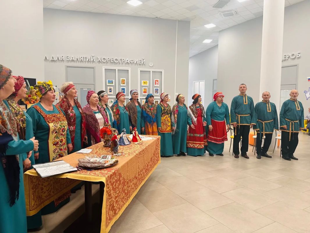 В Балаковском ЦКР прошла познавательная программа «Пчелиная девятина, лакомый стол В Балаковском ЦКР прошла познавательная программа «Пчелиная девятина, лакомый стол