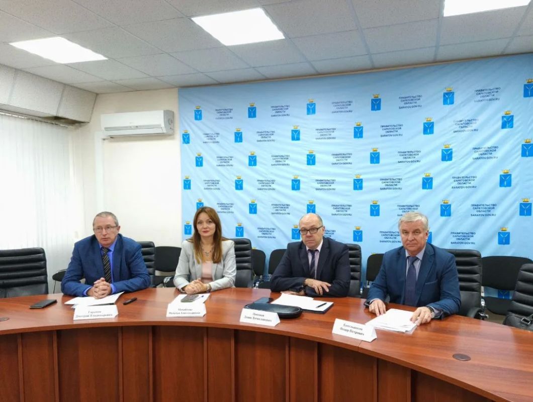 В Правительстве области в режиме видеоконференцсвязи прошло рабочее совещание с главами муниципальных районов и округов