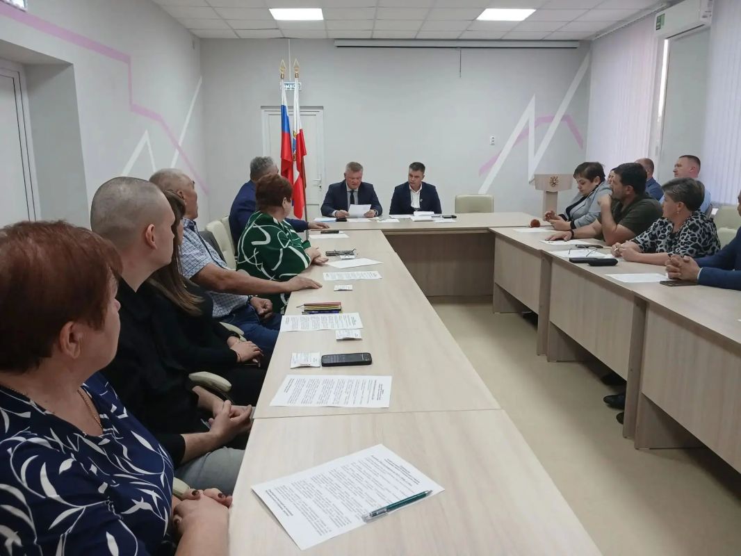 Собрание депутатов приняло отставку главы Александрово-Гайского муниципального района Сергея Зюзина Собрание депутатов приняло отставку главы Александрово-Гайского муниципального района Сергея Зюзина