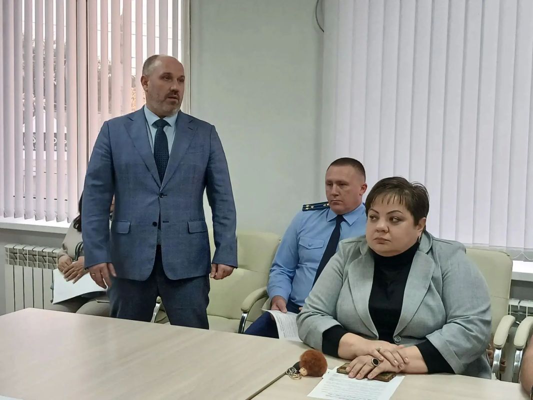 Собрание депутатов приняло отставку главы Александрово-Гайского муниципального района Сергея Зюзина