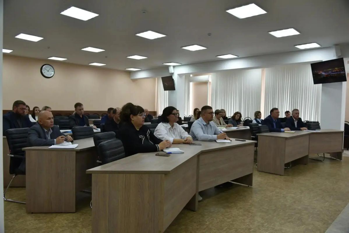 Провели совещание с руководителями служб и структурных подразделений Провели совещание с руководителями служб и структурных подразделений