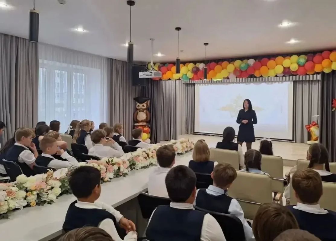 В Саратове полицейские провели для школьников занятие по правовой грамотности и безопасности в сети Интернет в рамках акции #ТвояБезопасность В Саратове полицейские провели для школьников занятие по правовой грамотности и безопасности в сети Интернет в рамках акции #ТвояБезопасность