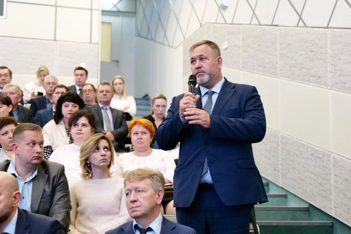 Роман Бусаргин: В апреле обозначил перед главными врачами саратовских больниц и профильным блоком правительства ряд целевых показателей, которые должны быть достигнуты в сфере здравоохранения к концу этого года Роман Бусаргин: В апреле обозначил перед главными врачами саратовских больниц и профильным блоком правительства ряд целевых показателей, которые должны быть достигнуты в сфере здравоохранения к концу этого года