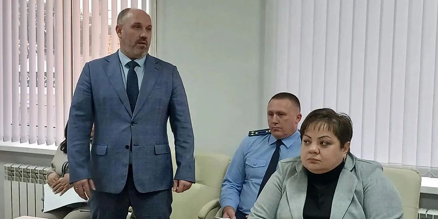 Сергей Зюзин ушел с поста главы Александрово-Гайского района Сергей Зюзин ушел с поста главы Александрово-Гайского района
