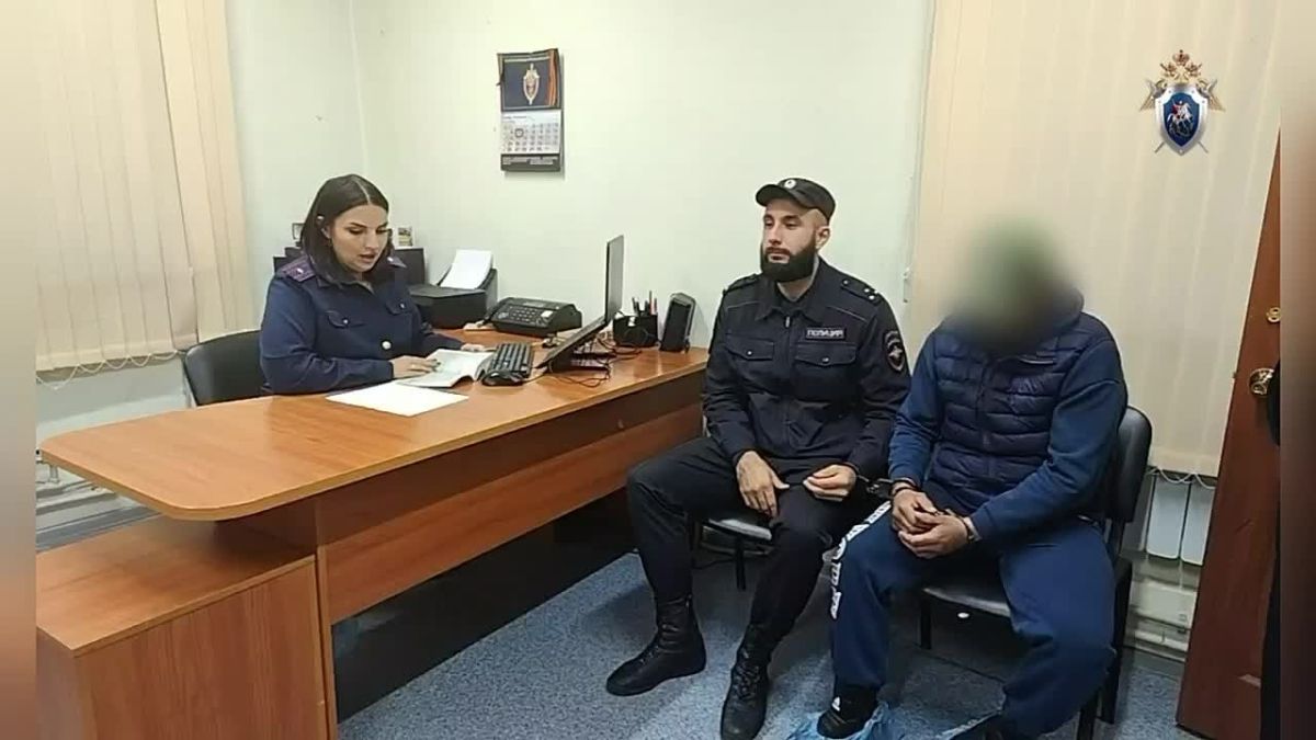Экс-полицейского задержали в Вольске по делу о получении взятки от водителя