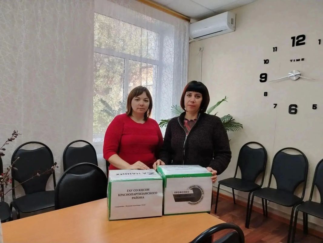 Теплые носки и окопные свечи: саратовские старшие согревают защитников на передовой Теплые носки и окопные свечи: саратовские старшие согревают защитников на передовой