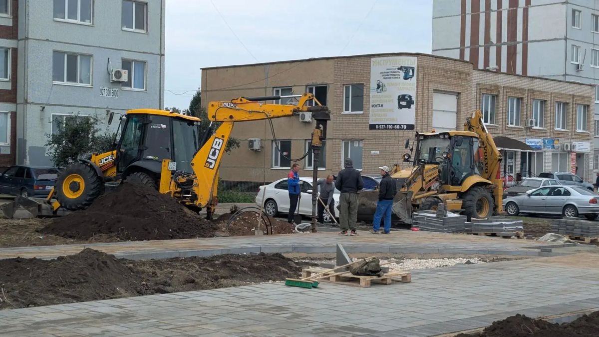 В Сиреневом сквере продолжаются работы по благоустройству В Сиреневом сквере продолжаются работы по благоустройству
