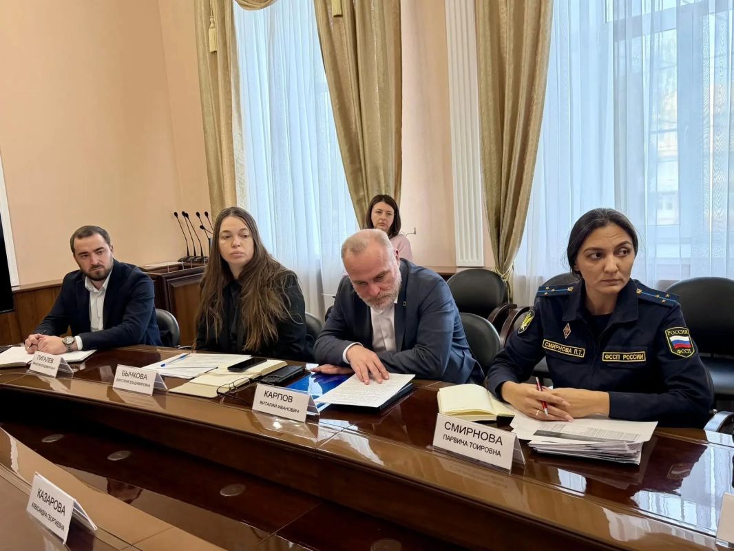 Служба судебных приставов вручила представителю управляющей компании предупреждения об уголовной ответственности за неисполнение решений суда Служба судебных приставов вручила представителю управляющей компании предупреждения об уголовной ответственности за неисполнение решений суда