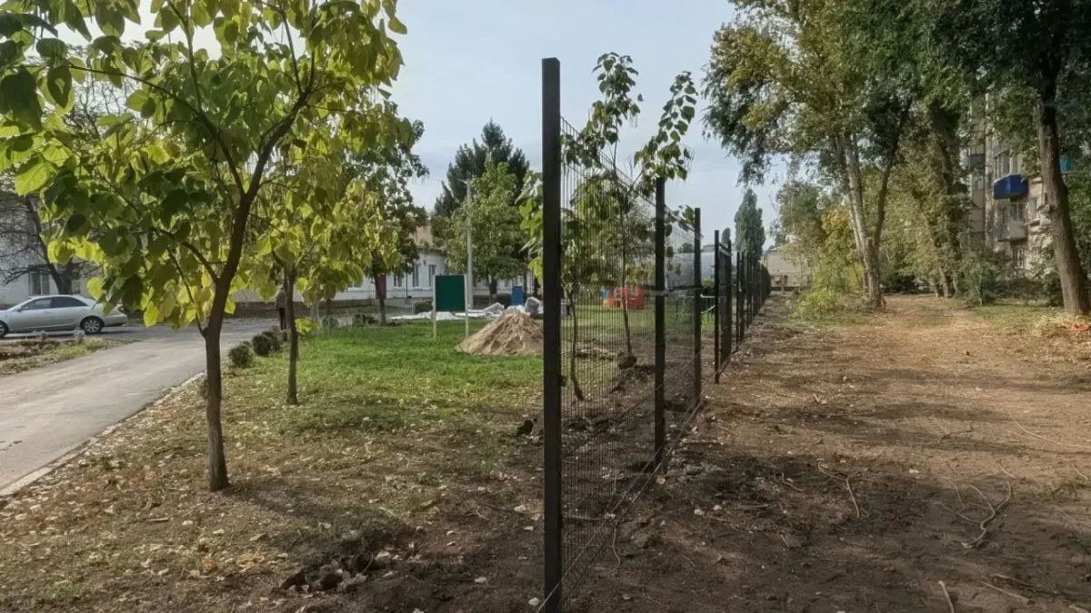 В Балаково к детскому саду N 7 отремонтировали подъездную дорогу и тротуар В Балаково к детскому саду N 7 отремонтировали подъездную дорогу и тротуар