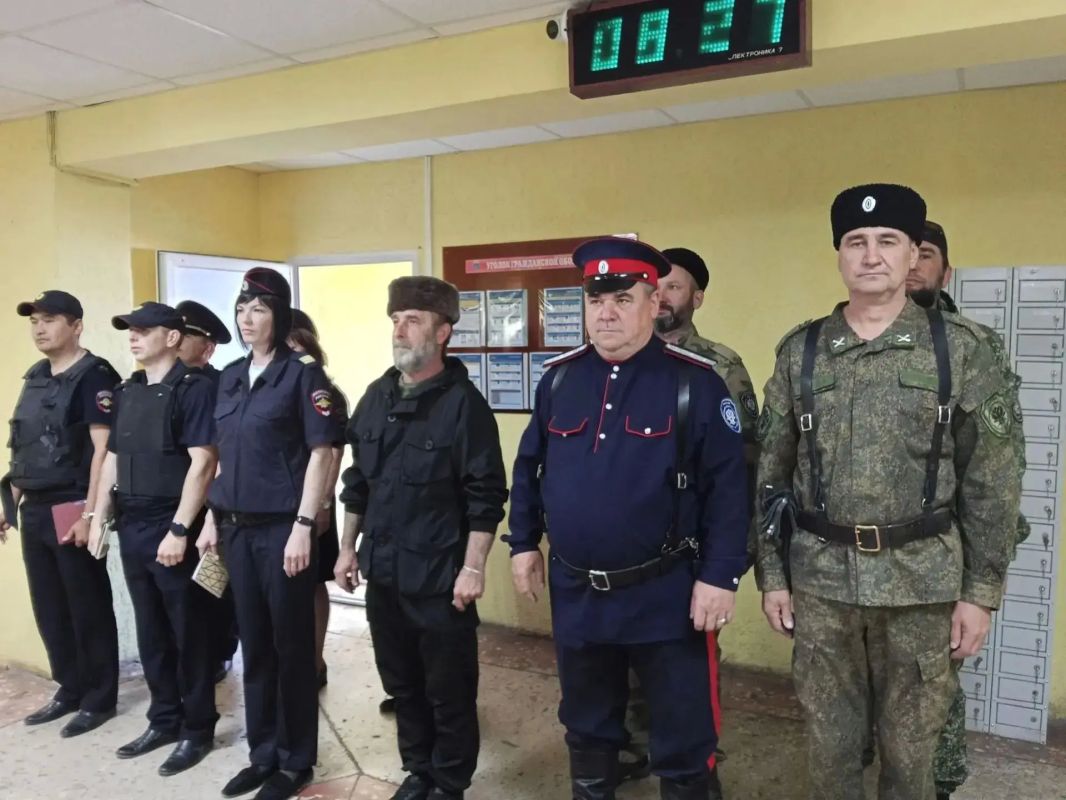 Саратовские казаки оказывают содействие в охране общественного порядка Саратовские казаки оказывают содействие в охране общественного порядка
