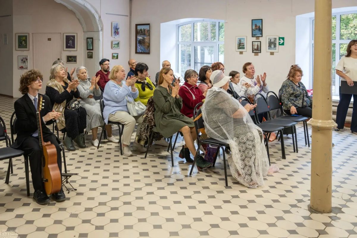 В галерее первого этажа Дома работников искусств представлена новая выставка Владимира Гонозова «Мой мир — искусство» В галерее первого этажа Дома работников искусств представлена новая выставка Владимира Гонозова «Мой мир — искусство»