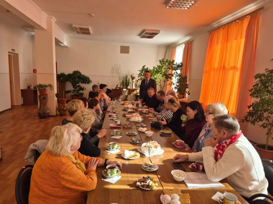 Председатель Саратовской городской Думы Михаил Орлов встретился с представителями ветеранского сообщества Председатель Саратовской городской Думы Михаил Орлов встретился с представителями ветеранского сообщества