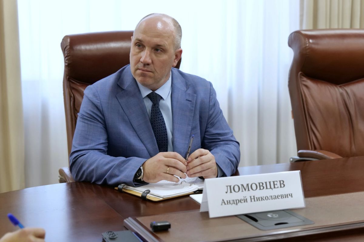 Губернатор Саратовской области Роман Бусаргин провел рабочую встречу с временно исполняющим обязанности главы Александрово-Гайского района Андреем Ломовцевым Губернатор Саратовской области Роман Бусаргин провел рабочую встречу с временно исполняющим обязанности главы Александрово-Гайского района Андреем Ломовцевым