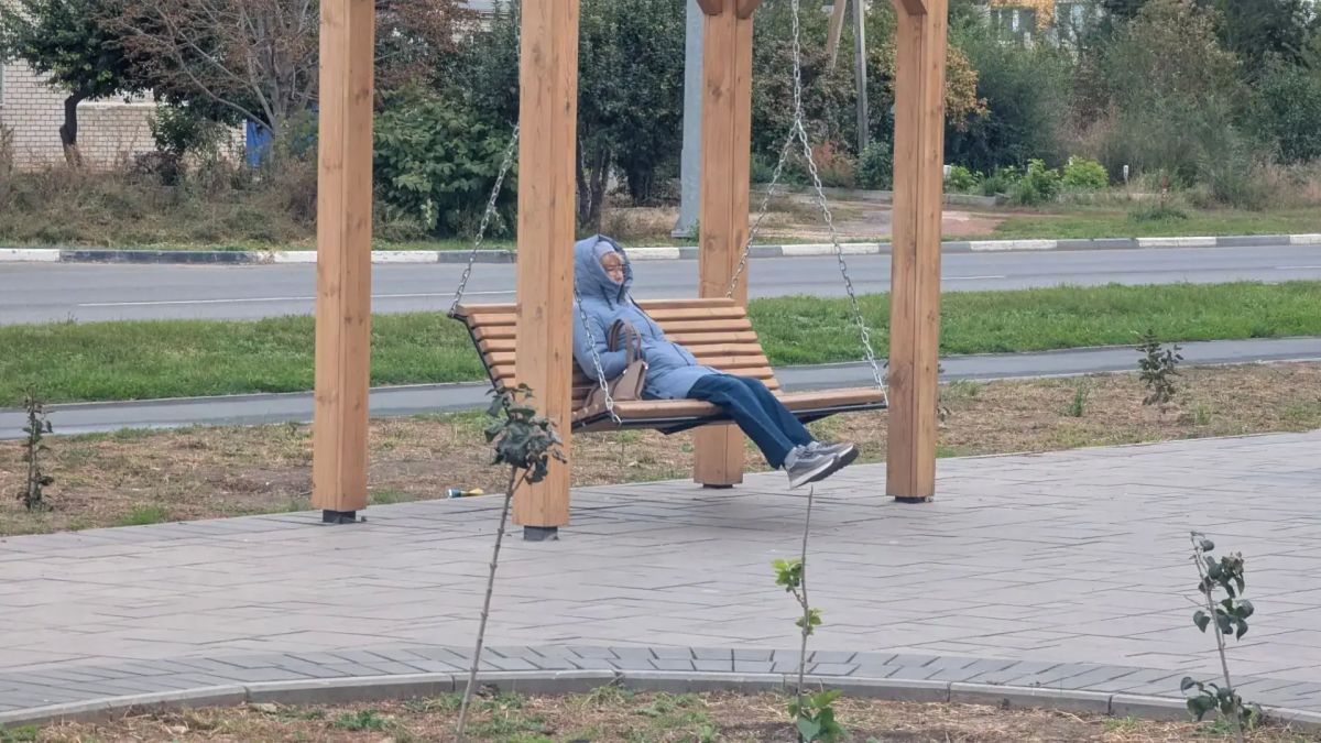 В Сиреневом сквере продолжаются работы по благоустройству В Сиреневом сквере продолжаются работы по благоустройству
