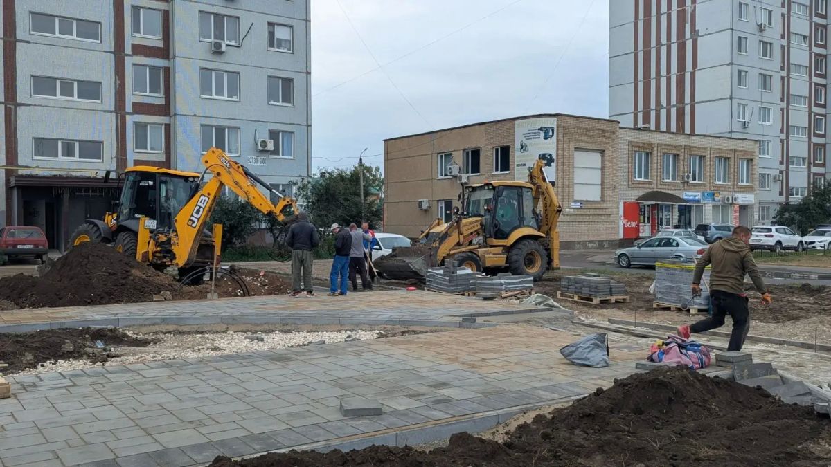 В Сиреневом сквере продолжаются работы по благоустройству В Сиреневом сквере продолжаются работы по благоустройству