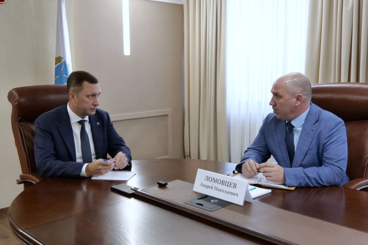 Губернатор Саратовской области Роман Бусаргин провел рабочую встречу с временно исполняющим обязанности главы Александрово-Гайского района Андреем Ломовцевым